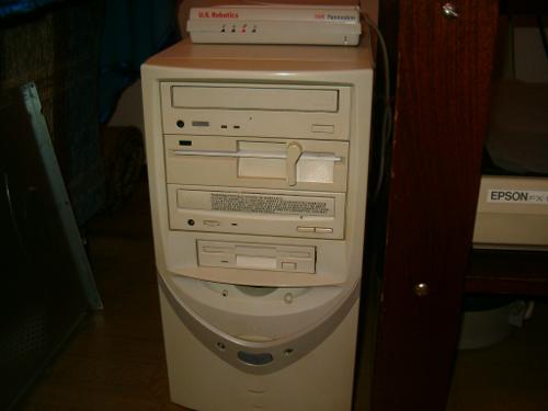 Системный блок линуксоида, 2003 год